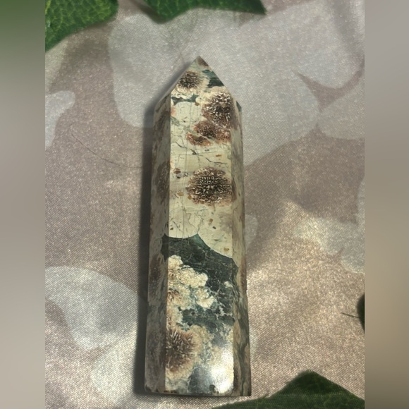 Green flower jasper tower - Picture 3 of 3